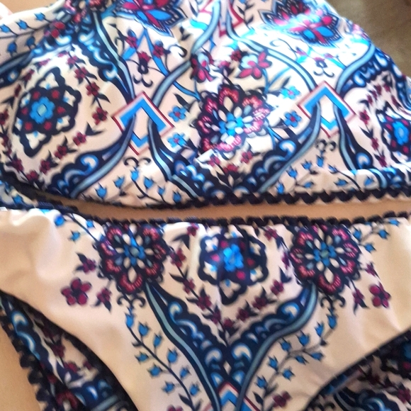 Reverseable 2 Piece Bekini - Picture 4 of 5